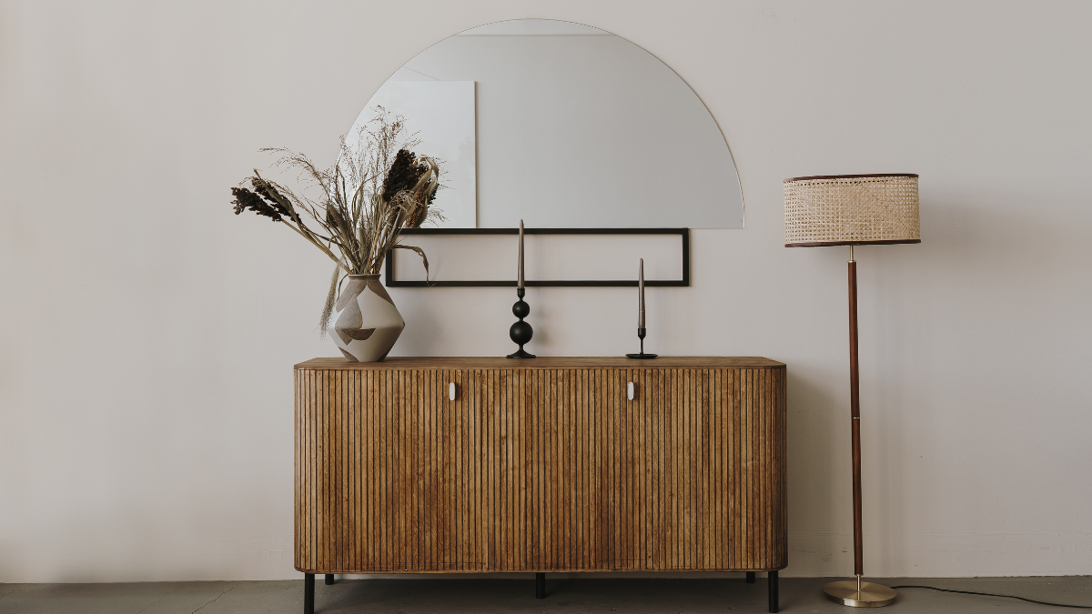 komoda w nowoczesnym salonie