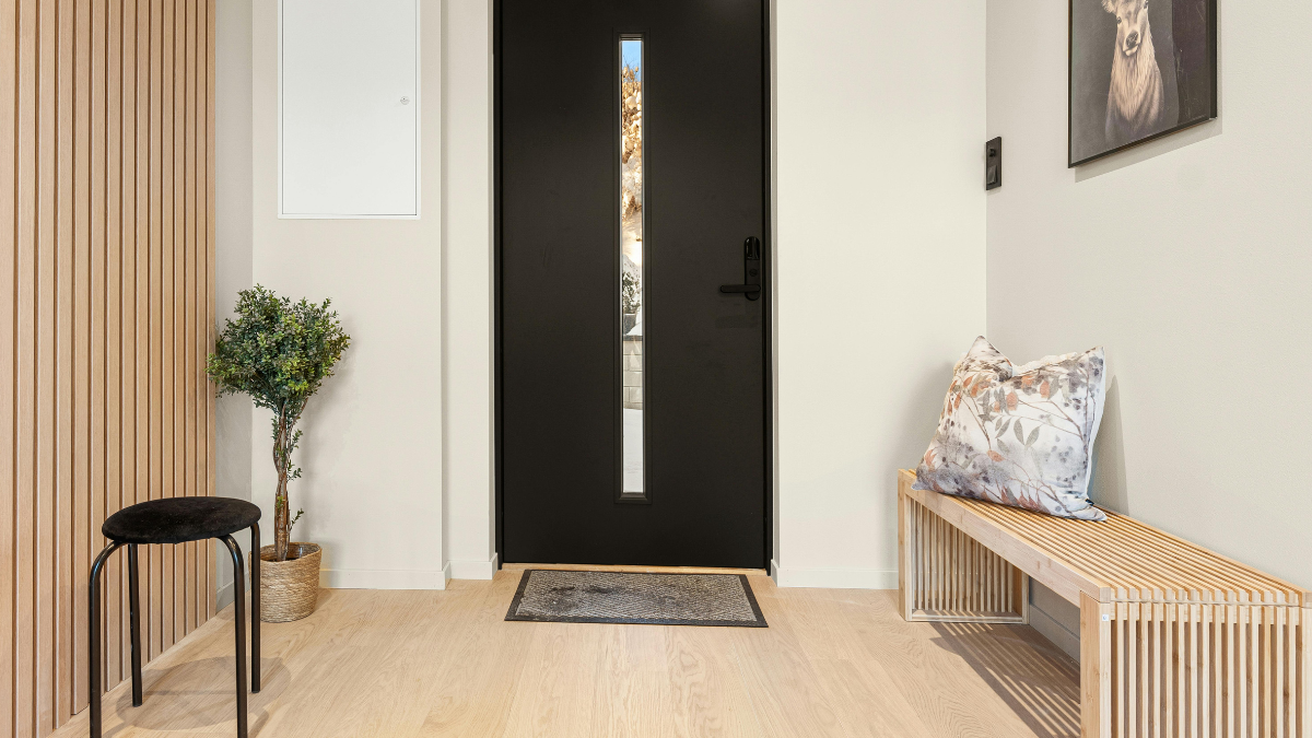 Pomysł na ściany w przedpokoju z panelami ściennymi