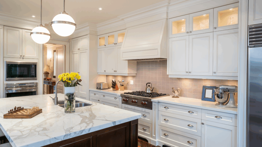 biała kuchnia w stylu prowansalskim