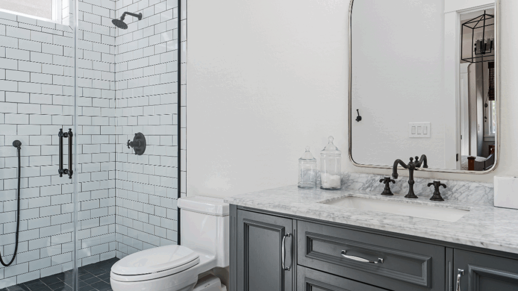 stylowa mała łazienka w bloku