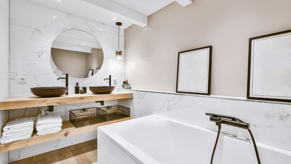 Nowoczesna łazienka z dwiema umywalkami nablatowymi